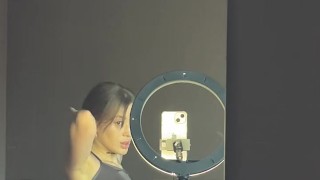 Beautiful bitch in gray top shows her ass💕