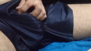 Me masturbo fumando y viendo porno