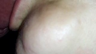 Se atraganta boca arriba con mi verga....