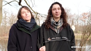 Ersties - Heißes Bad mit den beiden Schönheiten Charlie L und Axelle