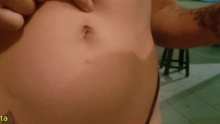 Fetiche de umbigo gostoso