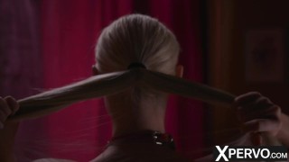 XPERVO Wunderschönes brünettes Mädchen Kama Oxi wird HART gefickt