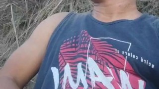 Hombre hetero latino masturbándose rico en la orilla del mar y se corre bastante | 2da Parte