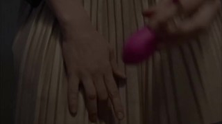 Un dîner quelque peu épicé : exhib dans un restaurant et un parking