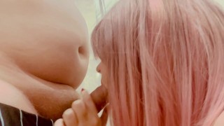 В туалете подруга моей сестры отсосала мне! Кончил ей на сиськи