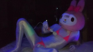 暗闇で淫らに映えるマイクロビキニ！マイ○ロディ(♂️)が暗闇でオナニーしてみた💡腰ガクガクしながらイクとこ見てて…💓【サ○リオドピューロランド】【ハロウィン】