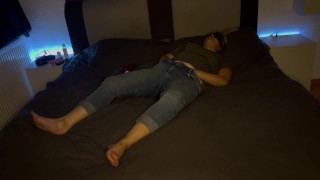 Selbstbefriedigung Augen verbunden Orgasmus Stöhnen Klitoris reiben Clyde um den Vertand bringen