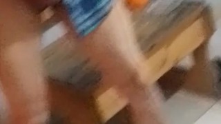 Chico caliente masturbándose en Buenos Aires