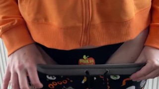 Süßes oder Saures? Geile Deutsche zeigt ihre lecker Halloween Süßigkeiten