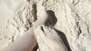Sandy beach feet 😘🥰