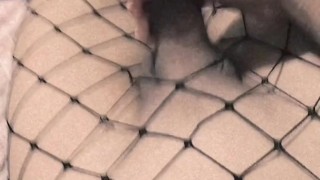 Linda femboy en medias se masturba hasta venirse 💦❤️