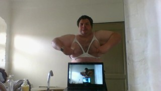 Fett gepumpte Nippel Massage