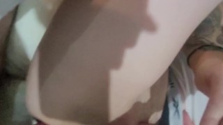 I put my penis in my stepsister's ass, she let me fuck her only until she came, quick anal action wi