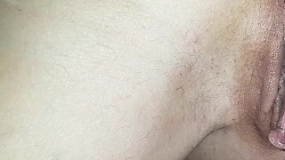 Sa chatte en très gros plan en levrette avec sa bite qui rentre dedans