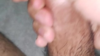 Disfruto de mi enorme verga de 19cm