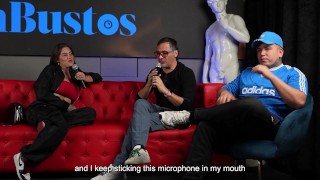 Sara Blonde se folla a un fan de verga ENORME mientras su esposo CORNUDO mira - Juan Bustos Show