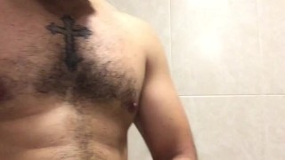 Latino de Verga caliente lechosa