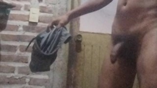 Cambiándome antes de irme al trabajo