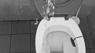 My mom gonna fuck me up because i piss everywhere in da house