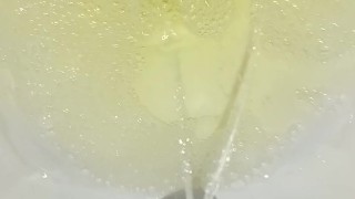 desesperado pissing largo y placentero, sonido original,primer plano