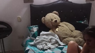 I finger my girlfriend until she cums