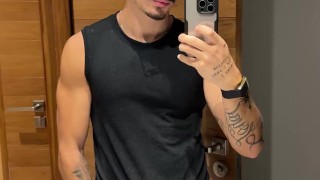 Fit guy wants a boyfriend