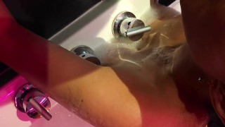 I entered my stepsister's room and se gave me a blowjob