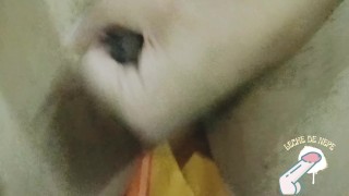 Me masturbo frente al espejo