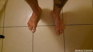offese volgari ai feticisti segaioli dei piedi puzzolenti, eccitati con i miei insulti!