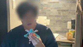 可愛いフィギュアをベロベロ舐めて精子をかけるオナニー