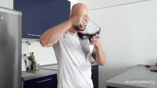 Newbie Bodybuilder Jerks His Uncut Cock - David Boss - Maskurbate
