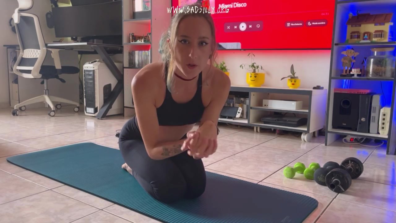 Mon Coloc me baise pendant ma séance de sport ! French Hard
