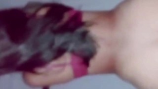 Enquanto ele gozava, a enfiou o pau todo dentro da bucetinha para sentir o jato de porra