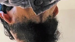 ALIMENTANDO A MI ESPOSO PELUDO CON MUCHA LECHE POR LAS MAÑANAS.