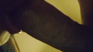 Amiga da minha mulher me chupando a noite