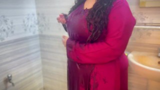 After work Arab Hot maid showered in bathroom with door open & Undress Her Bra, Burqa, Panty