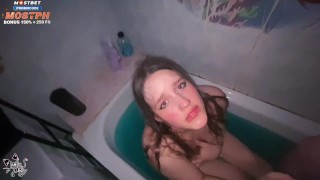 Молодая парочка  потрахались в ванне