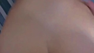 Chica de preparatoria follada en cuatro patas como una perra (casero, gimiendo rico)