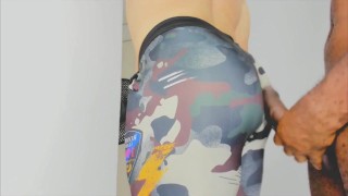 Mi culo se siente tan apretado con esta polla