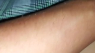 COLEGIALA TRAVIESA JUGANDO AL SALIR DE CLASES ASI QUE DECIDO DARLE UNA MANO