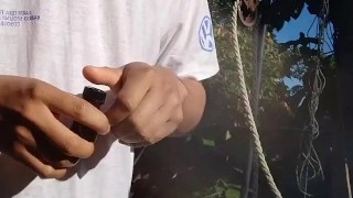 Yo, chico de 24 años me masturbo en el patio de mi casa