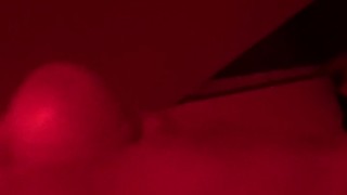 Me corro solo en mi cuarto