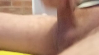 Cachondo pollon polla grande me saco la leche masturbacion sobre la cama latino pene grande dotado