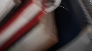 Sozinho em casa decidi bater uma punheta