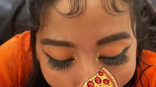 Pedí una Pizza y terminé Culiandome a la Repartidora