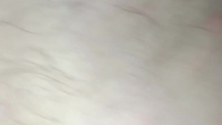 mira como no puedo dejar de mojarsela toda