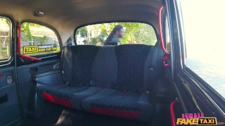 NO WAY 😱 She Sucks his Big Black Cock when the Traffic Lights Go Red - VIRAL - Female Fake Taxi