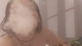 Caliente y humeante mi alrededor, mojadito y deseoso de más mi 🥵🥵 me prendo con solo un soplido...