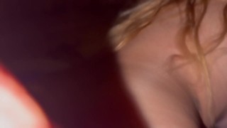 Latina caliente se coge a su hermanastro en el jacuzzi con un gran squirt