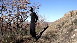 De paseo por el campo me entró el calentón y terminé desnudo